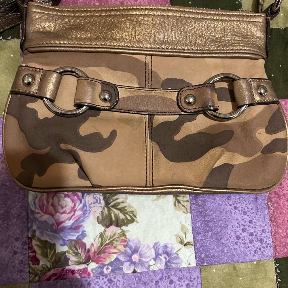 B Makowsky crossbody camo leather purse - Picture 3 of 12